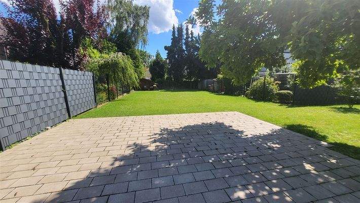  Terrasse / Gartenhaus