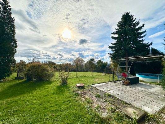 Terrasse & großer Garten