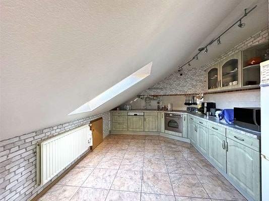 Blick in die gemütliche Küche im Dachgeschoss