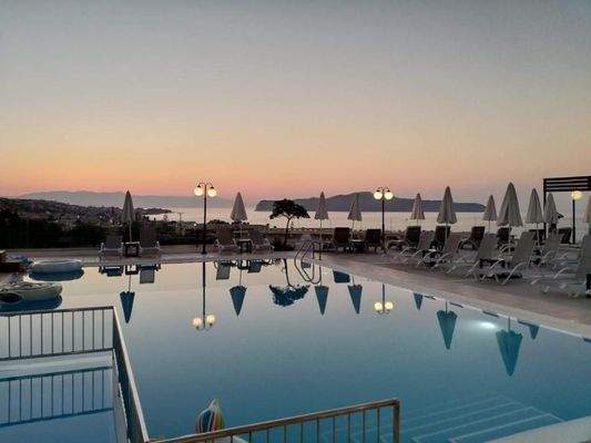 Kreta, Stalos: Hotel mit Pool und Panoramablick aufs Meer zu verkaufen