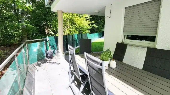 Terasse mit Zugang zum Garten