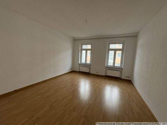 Schlafzimmer - Helle 4 - Zimmer-Balkon-Wohnung in