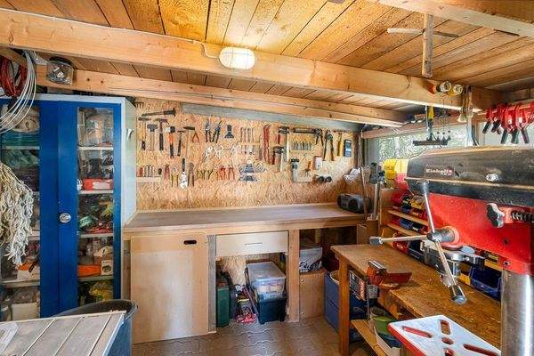 Werkstatt mit Werkbank