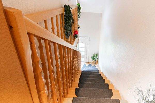 Treppe zur OG-Wohnung