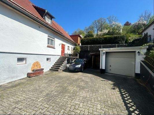 Stellplatz und Garage