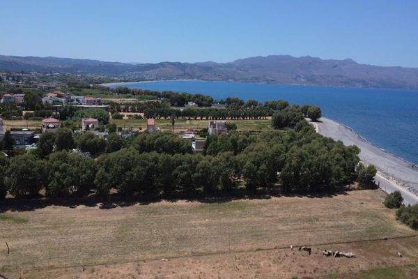 Kreta, Tavronitis: Erstklassiges Strandgrundstück mit malerischem Meerblick zu verkaufen