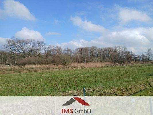 Blick über Felder und Wiesen