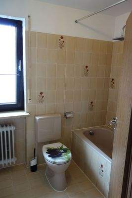 Badezimmer mit Badewanne