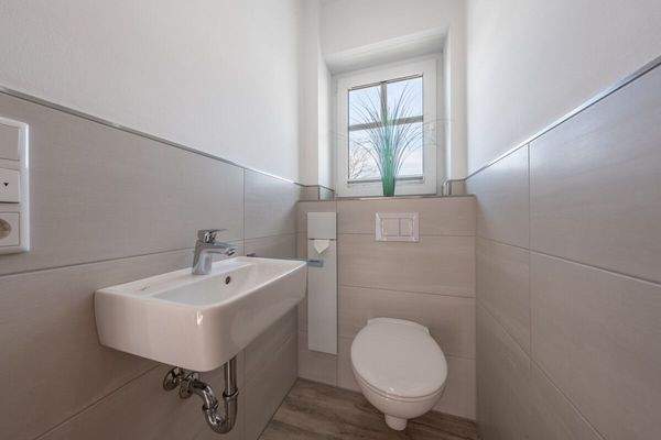 wie auch das zusätzliche Gäste-Wc