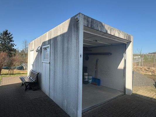 Garage außen.jpg