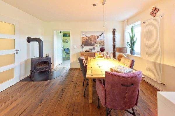 Essbereich mit Kamin