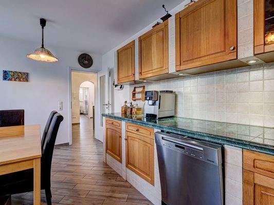 Hochwertige Küche mit Markengeräten