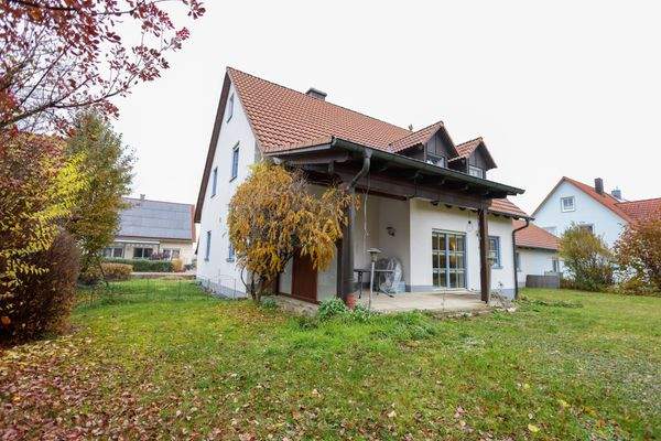 Garten ums Haus.jpeg