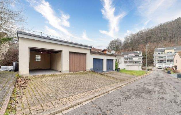 Garage s. Position geöffnet ggf. Stellplatz direkt vorne dran mögl.