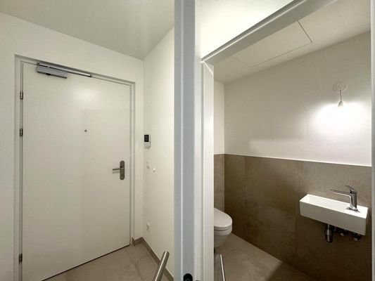 Wohnungseingang / Gästetoilette