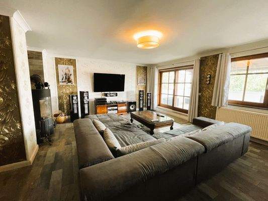 Geräumiges Wohnzimmer i