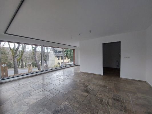 großer lichtdurchfluteter Raum für diverse Businesssideen