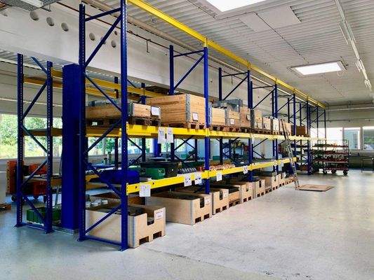 INFOS UNTER: 06171-586000