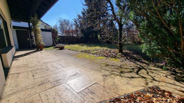 Terrasse mit Garten 1.jpg