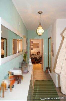 Flur und Blick zum Elternschlafzi.