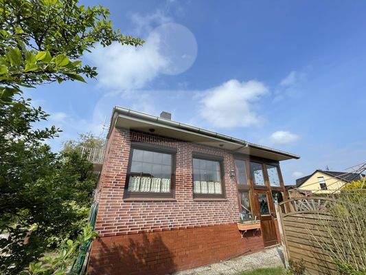 Strassenansicht Anbau mit Wintergarten