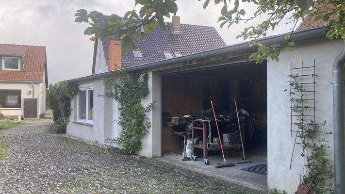 Garage mit Werkstatt