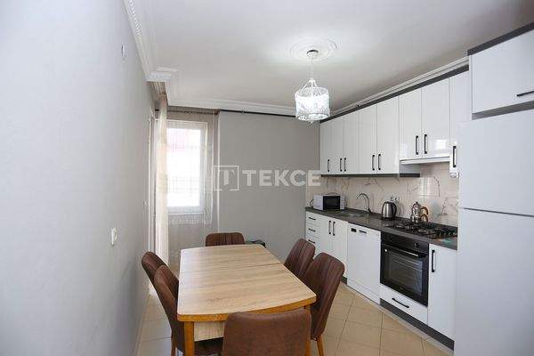 Furnished Apartment in a Complex with Parking Lot in Antalya