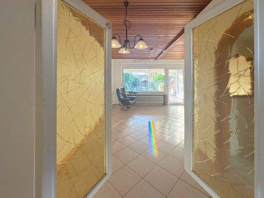 mit Durchreiche zum Essbereich