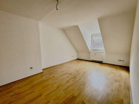 Leerer Dachzimmerraum