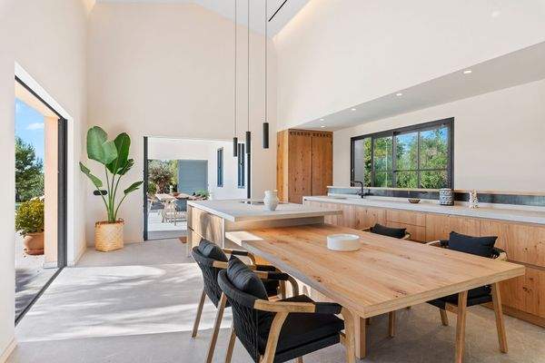 Offener Essbereich mit direktem Zugang nach draußen