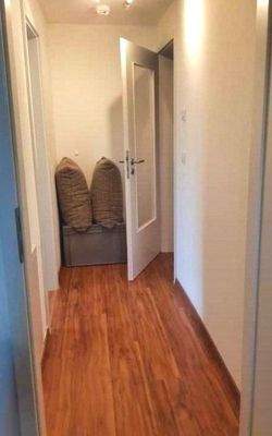 Flur zum Bade und Schlafzi.