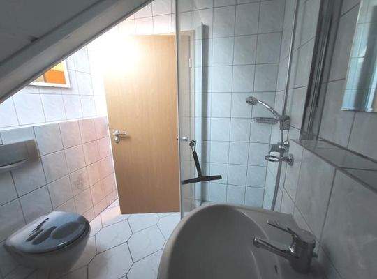 Whg. 2: Bad mit Dusche und Waschmaschinenanschluss Bild 3