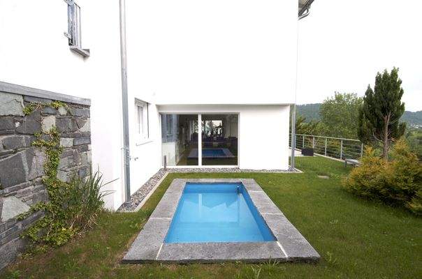 Kleiner Pool im Garten