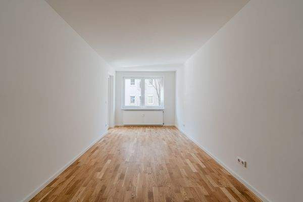 Zweites Schlafzimmer mit Balkonzugang