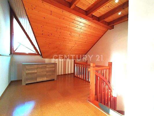 Flur und Treppenaufgang im Obergeschoss