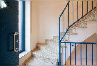 Hauseingang - Treppenhaus