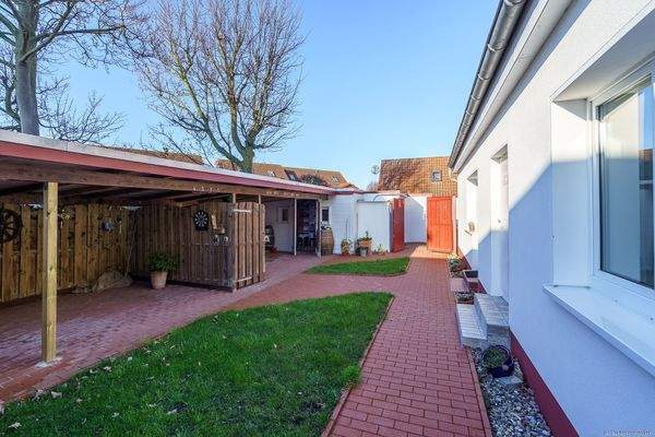 Überdachte Sitzmöglichkeiten