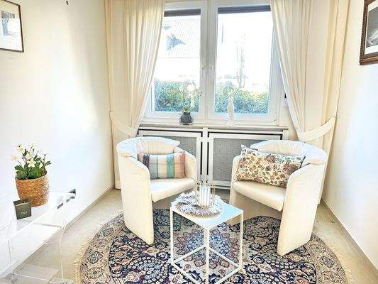 Hübsche Sitzecke im Wohnzimmer