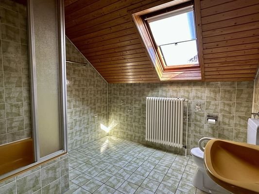 Badezimmer im DG
