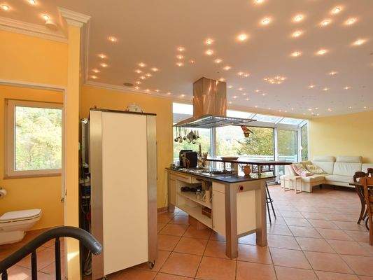 Im Erdgeschoss befindet sich ein Gäste-WC...