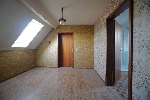 Zwischenzimmer zu Bad und Dachboden