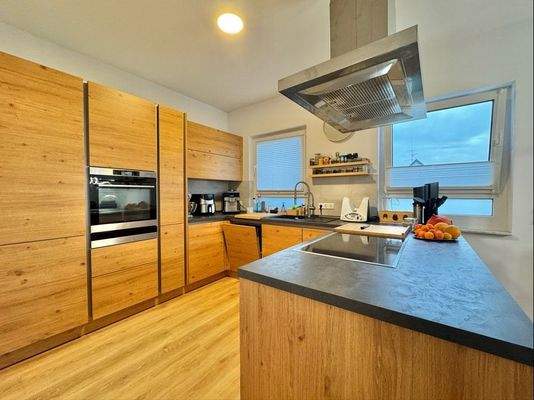 ... Einbauküche inklusive (OG).