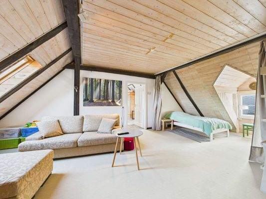 CAM04911G0-PR0035-STILL024