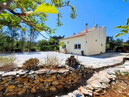 Kreta, Gavalochori: Charmante Landvilla mit drei Schlafzimmern und Pool zum Verkauf