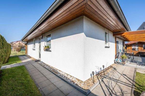 Hauseingang und Terrasse