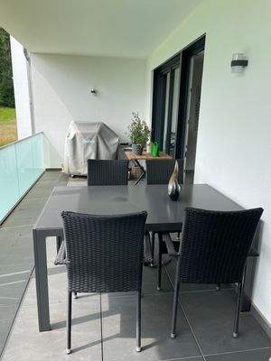 SCHÖNER BALKON MIT VIEL PLATZ