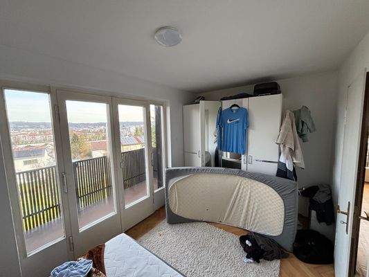 Zimmer III OG mit Balkon.jpg