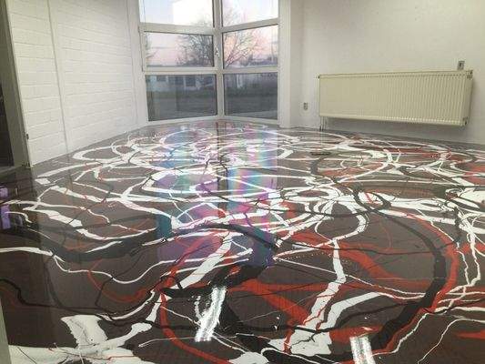 Büro unmöbliert mit Designboden