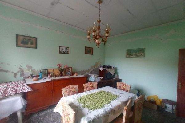 Kreta, Kastelli: Einfamilienhaus mit großem Garten in traditionellem Dorf zu verkaufen