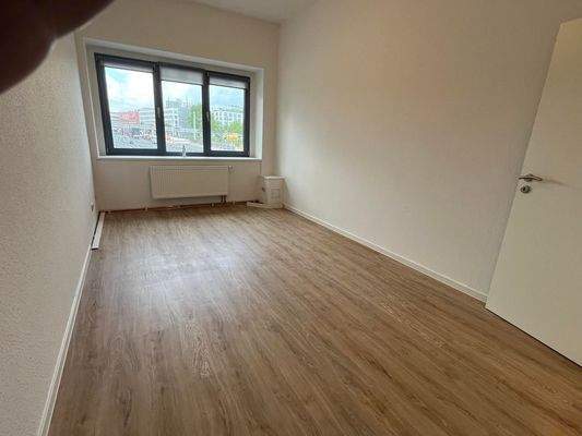 Leeres Zimmer mit Fenster